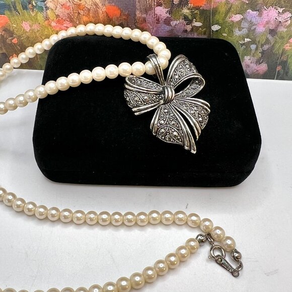 Avon Silver Marcasite Bow Pearl Necklace - Picture 3 of 6